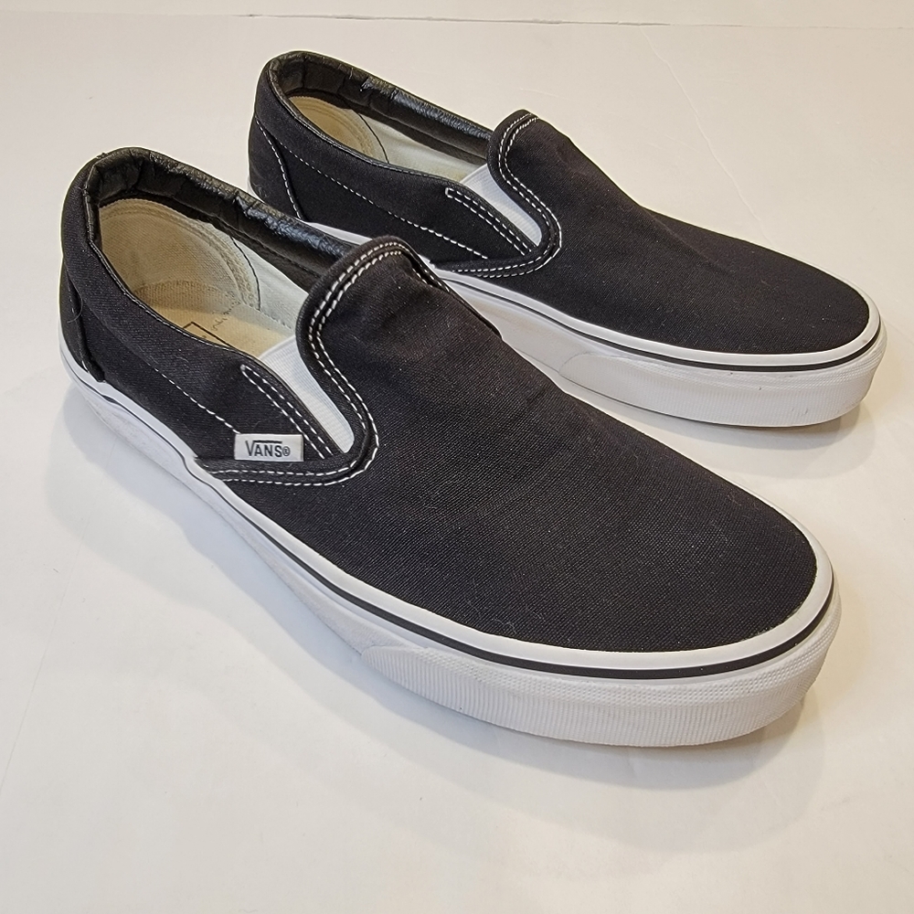 Vans Off The Wall Black & White Slip On Sneaker Size Men's 8 (Women's 9.5) - Picture 1 of 13